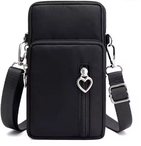 Pochette téléphone "coeurs"
